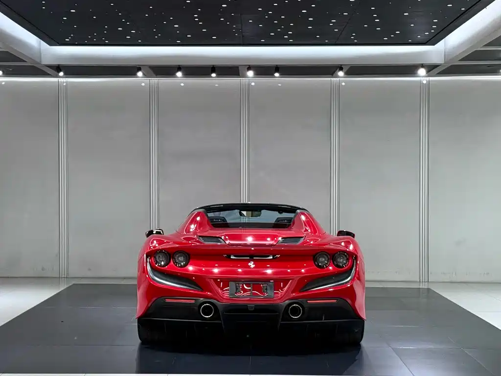 Ferrari F8 2022 — фото 8