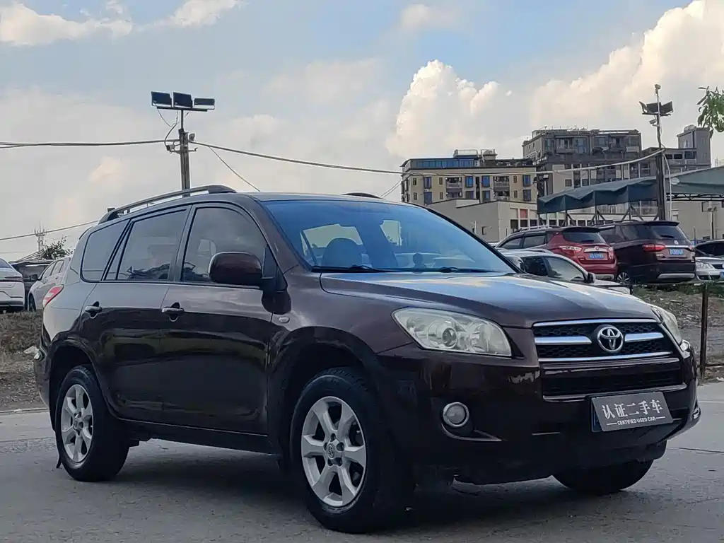 Toyota RAV4 2012 — фото 3