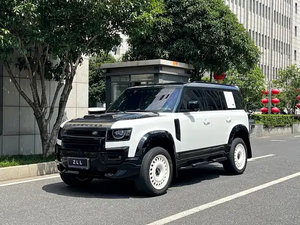 Land Rover Defender 2023