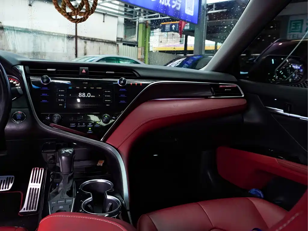 Toyota Camry 2020 — фото 18
