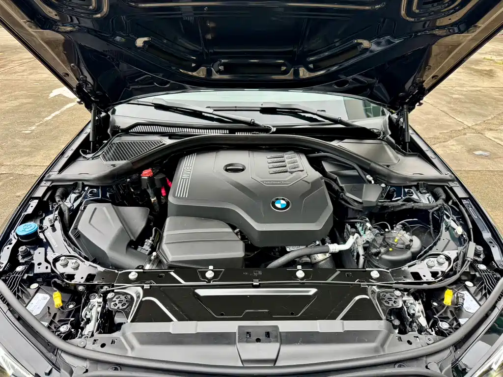BMW 3 Series 2024 — фото 12