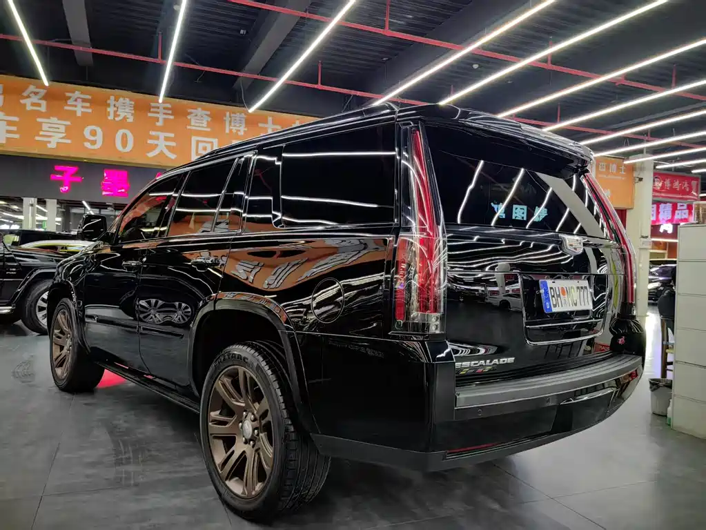 Cadillac Escalade 2017 — фото 15