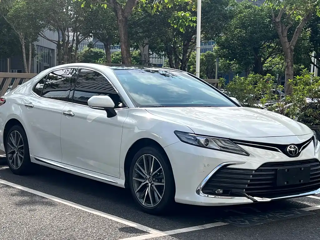 Toyota Camry 2023 — фото 3