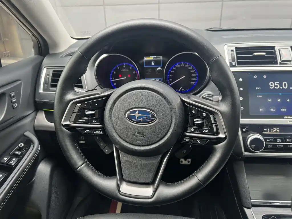 Subaru Legacy 2018 — фото 14