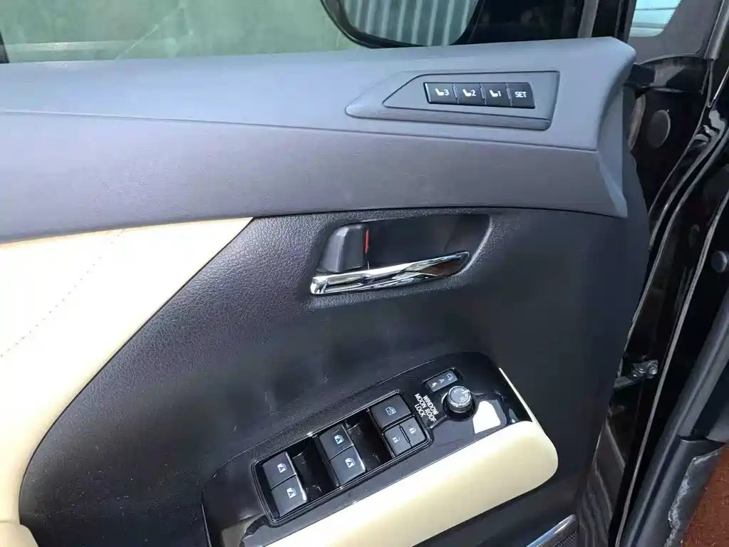 Toyota Alphard 2019 — фото 13