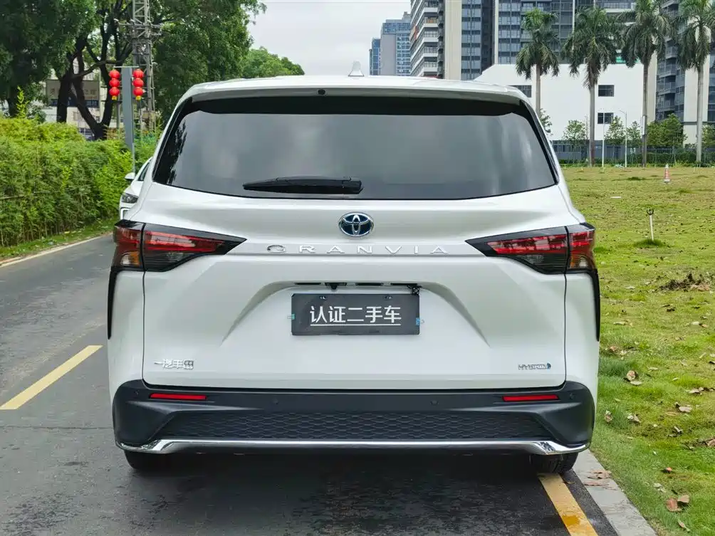 Toyota Granvia 2024