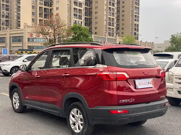 Wuling Hongguang S3 2018