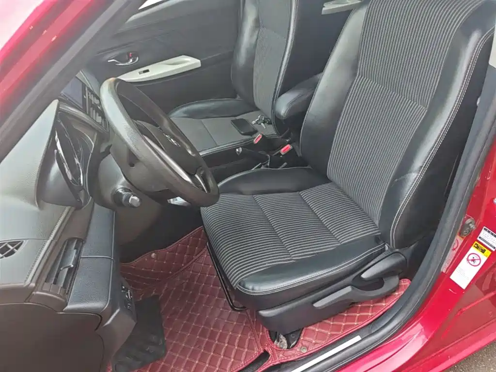 Toyota Yaris L 2015 — фото 11