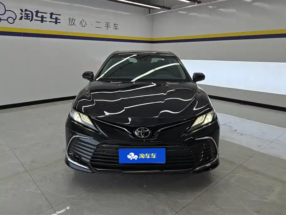 Toyota Camry 2022 — фото 2
