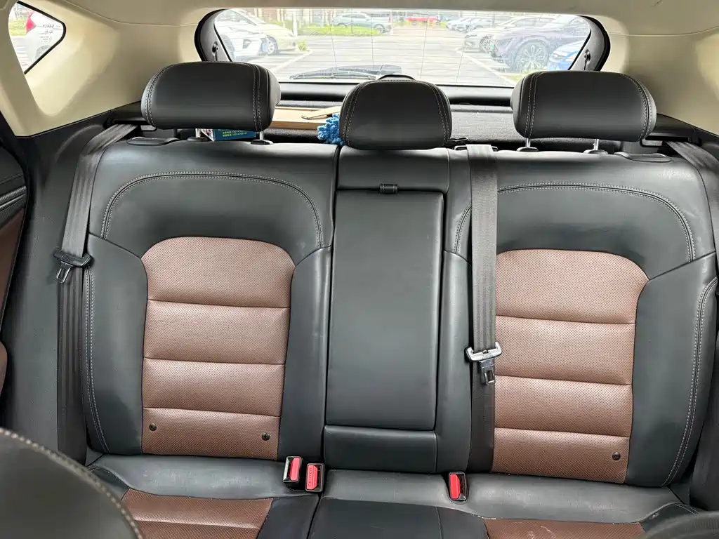 Geely Emgrand GS 2017 — фото 12