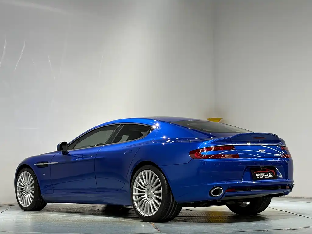 Aston Martin Rapide 2017 — фото 16