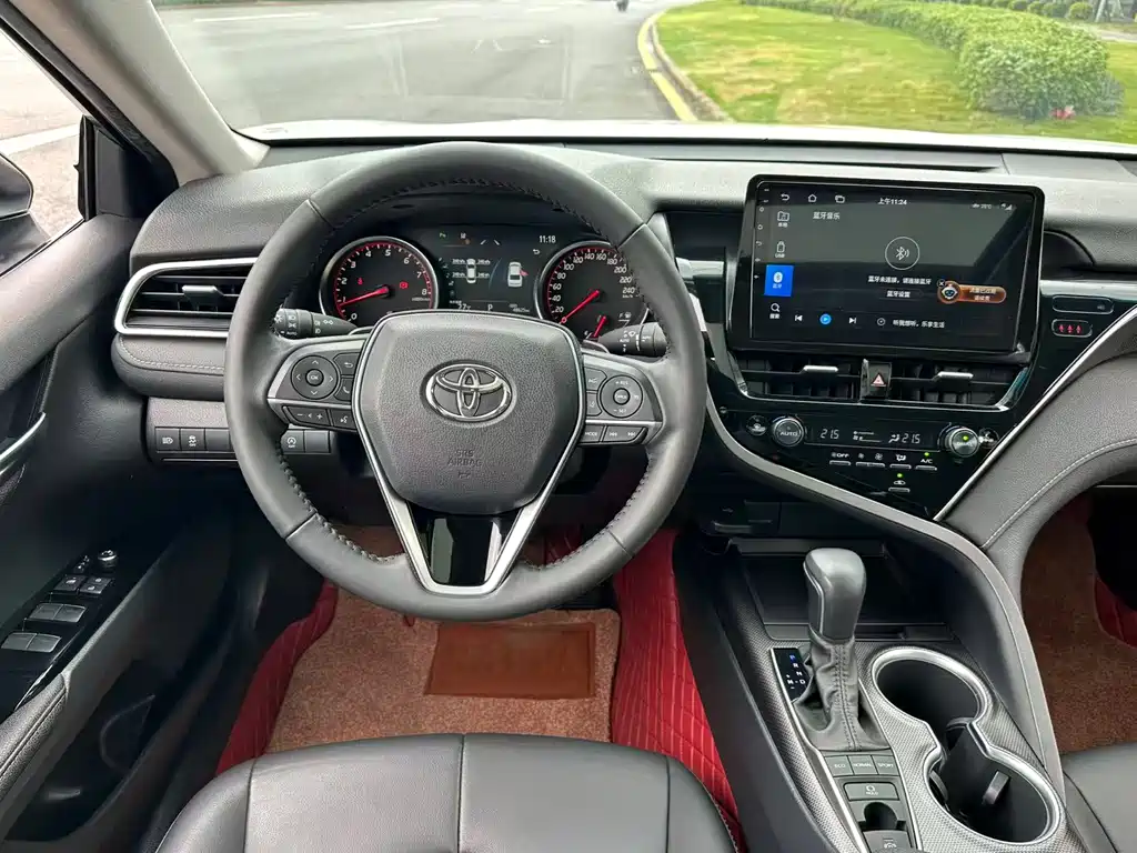 Toyota Camry 2022 — фото 10