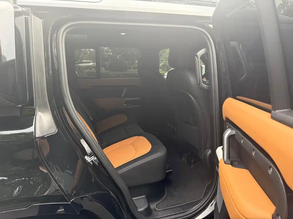 Land Rover Defender 2024 — фото 13