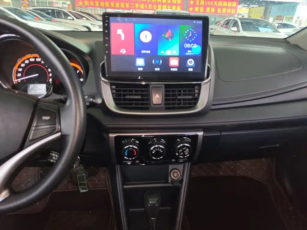 Toyota Yaris L 2022 — фото 13