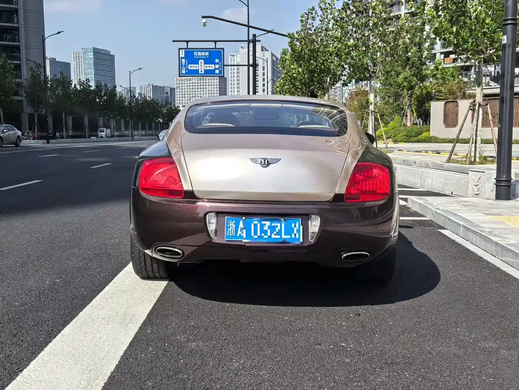 Bentley Continental 2010 — фото 4