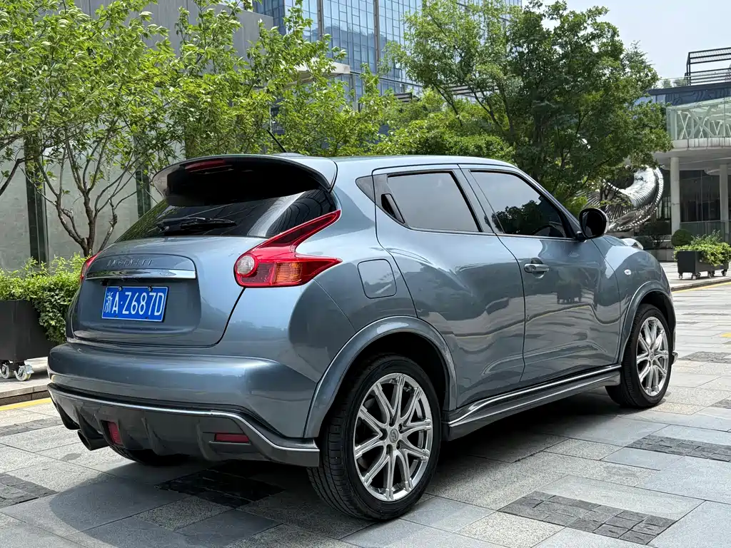 Infiniti ESQ 2015