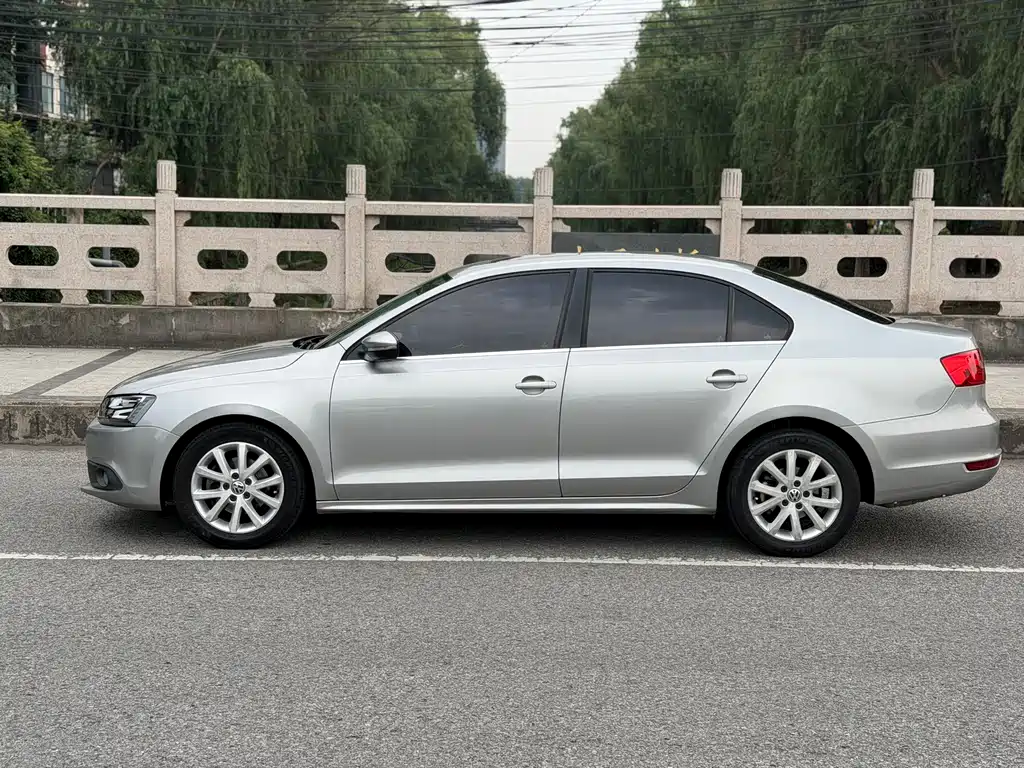 Volkswagen Sagitar 2012