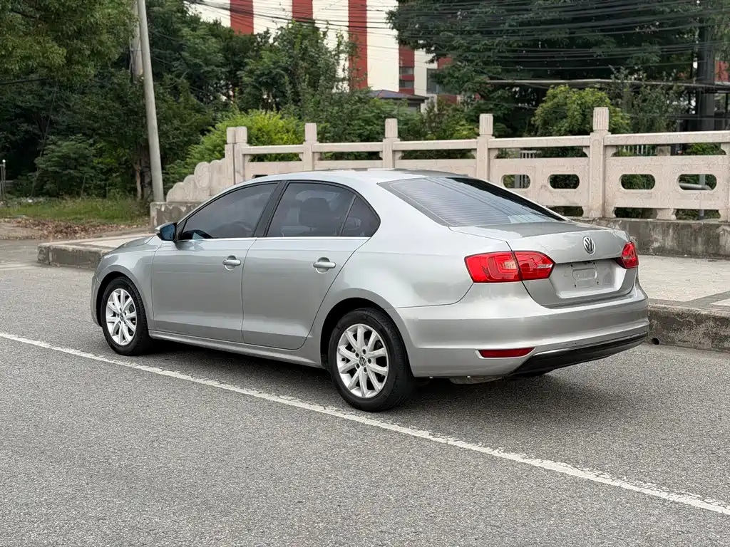 Volkswagen Sagitar 2012