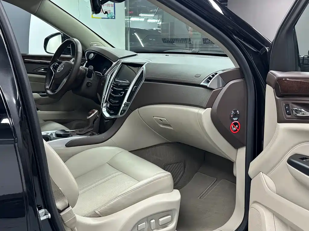 Cadillac SRX 2016 — фото 9