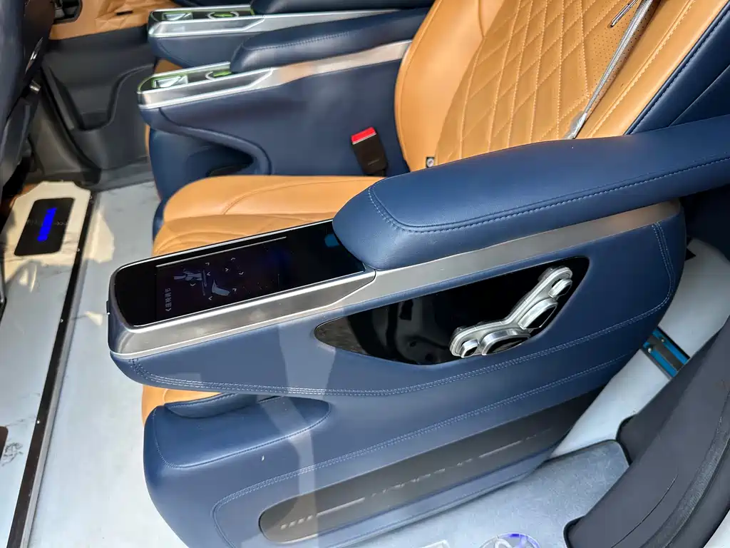 Toyota Sienna 2023 — фото 12
