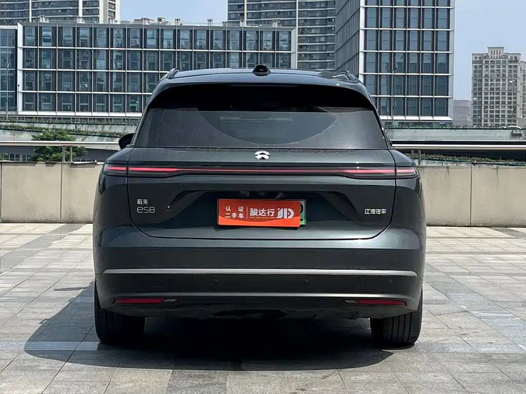 NIO ES8 2023