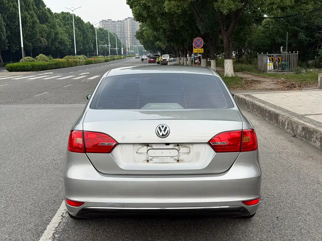 Volkswagen Sagitar 2012