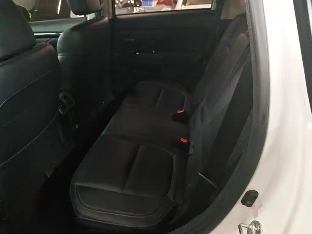 Mitsubishi Outlander 2019 — фото 17