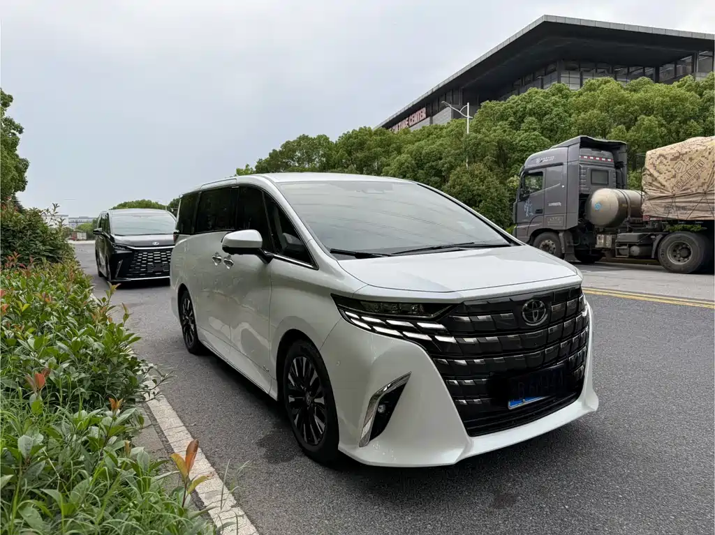 Toyota Alphard 2024 — фото 2