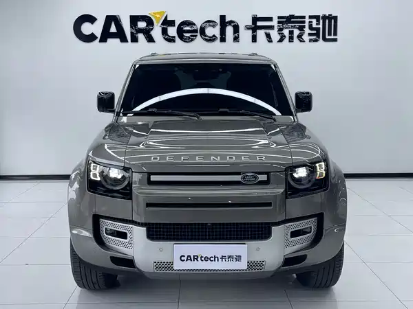 Land Rover Defender 2024