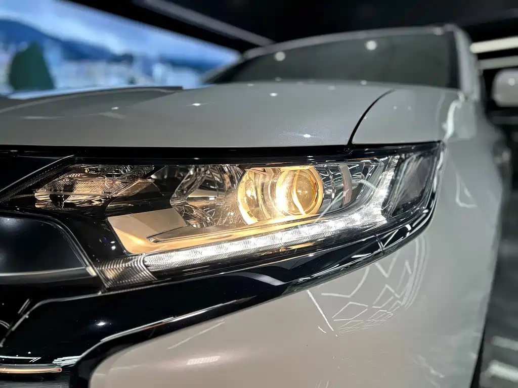 Mitsubishi Outlander 2022 — фото 31