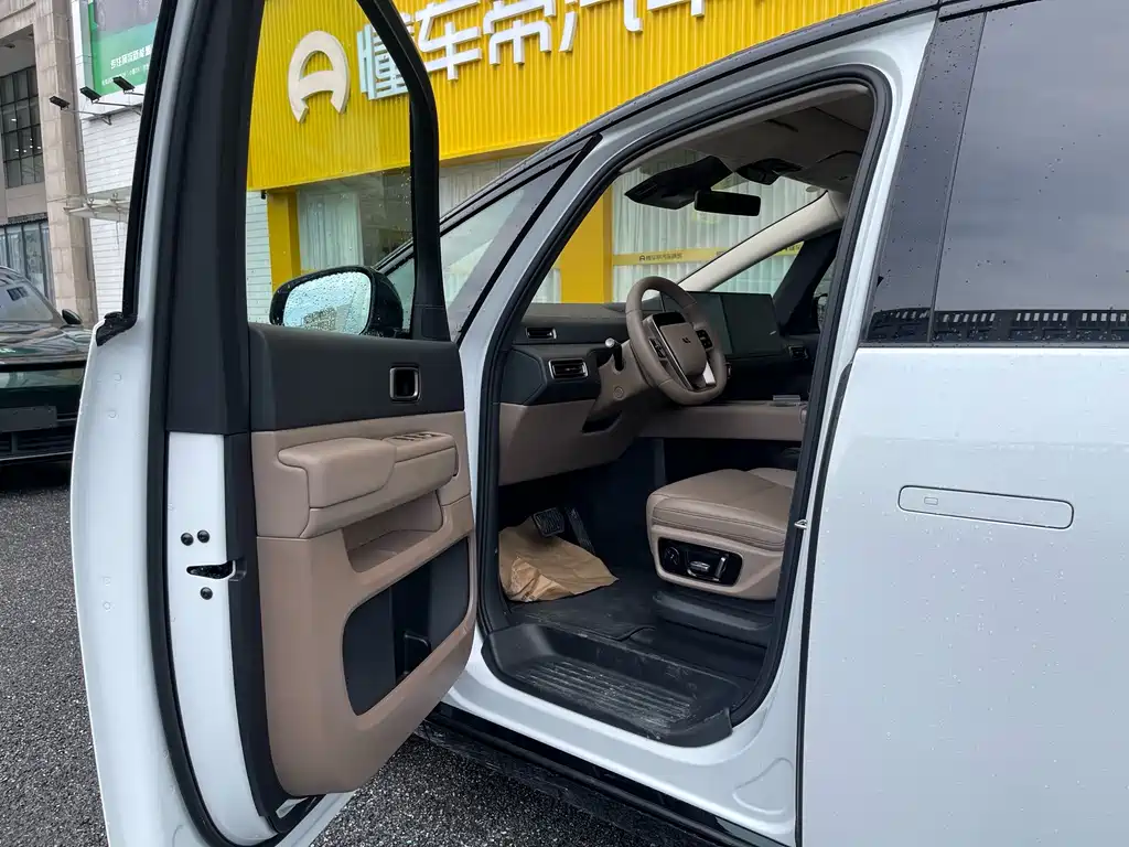 Li Auto Li MEGA 2025