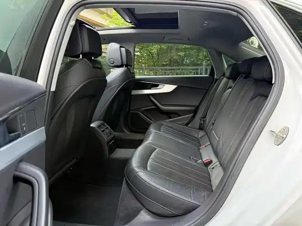 Audi A4L 2021