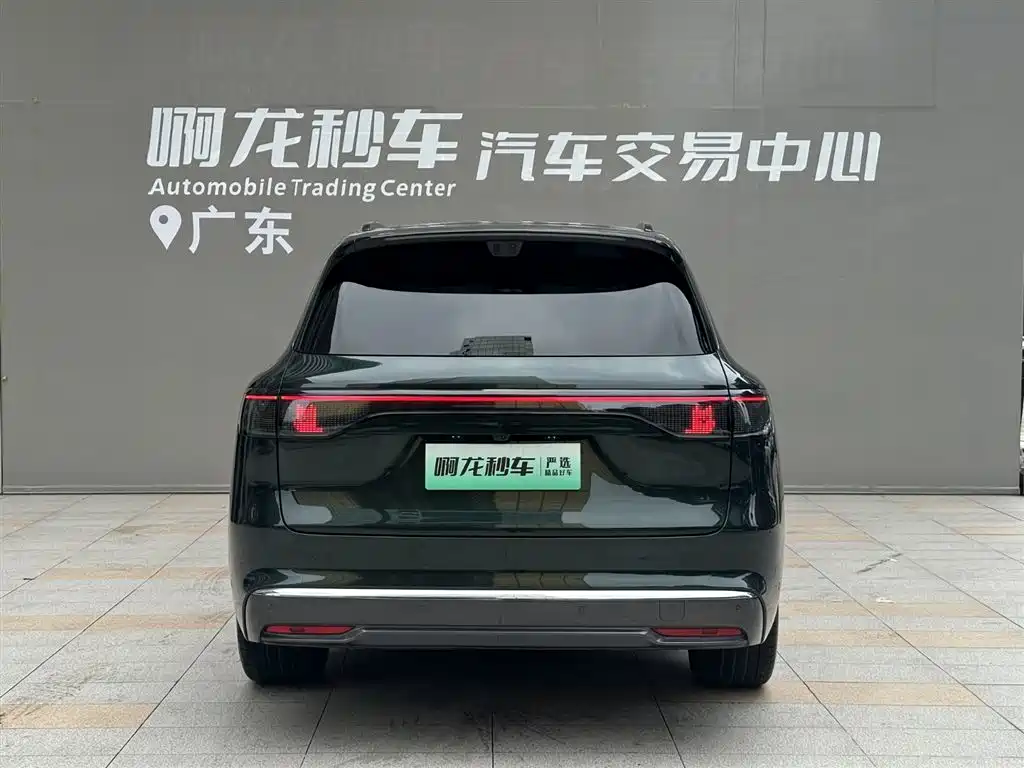 AITO M8 2025