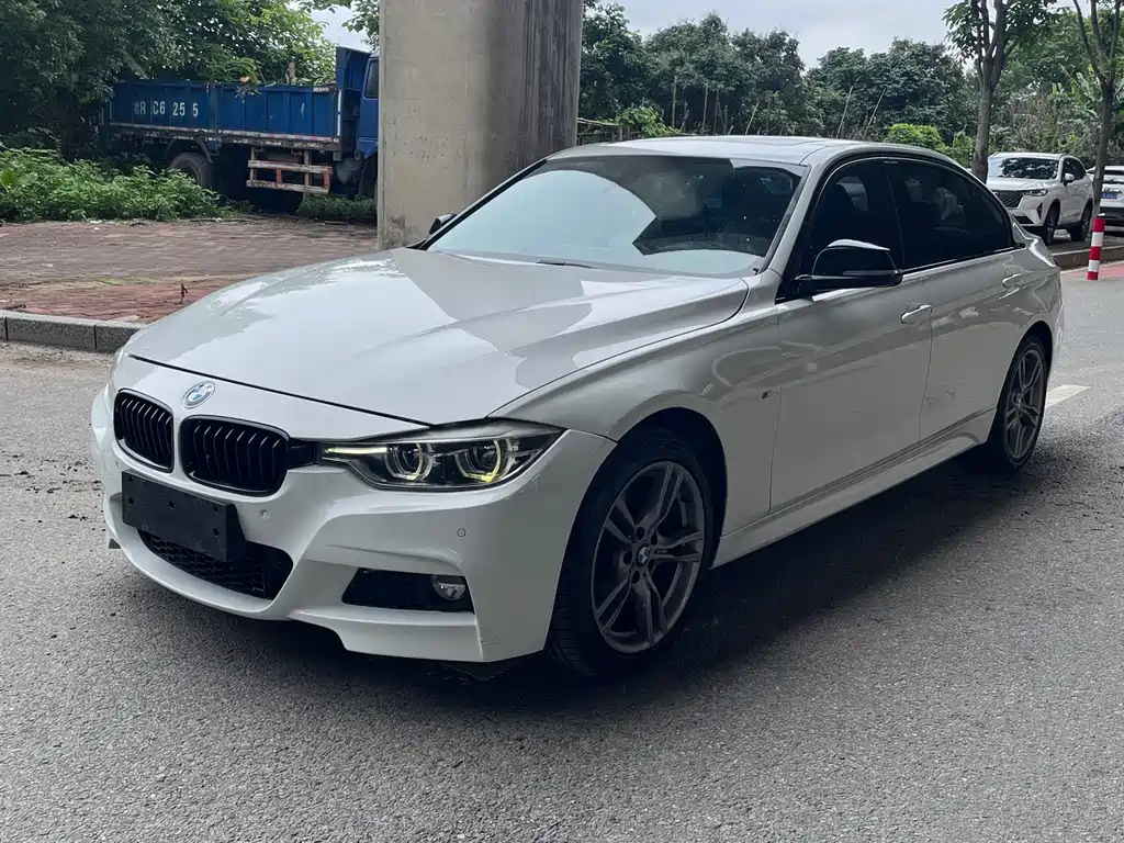 BMW 3 Series 2018 — фото 1