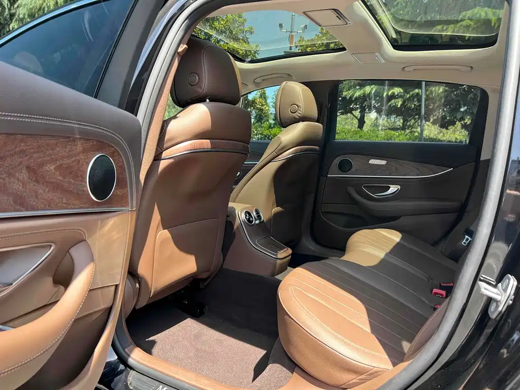 Mercedes-Benz E-Class 2023 — фото 8