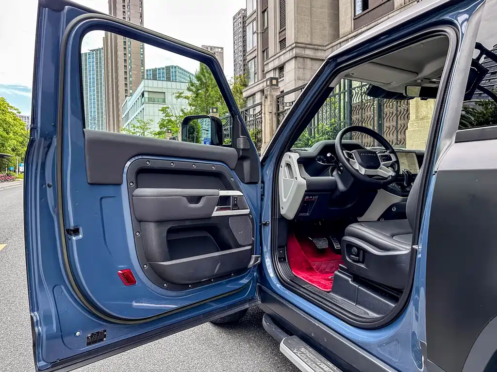 Land Rover Defender 2023 — фото 14