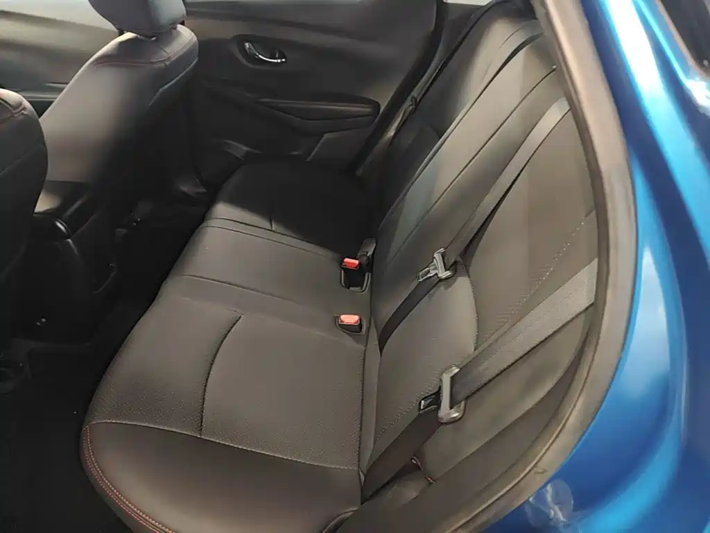 Nissan Bluebird 2016 — фото 17