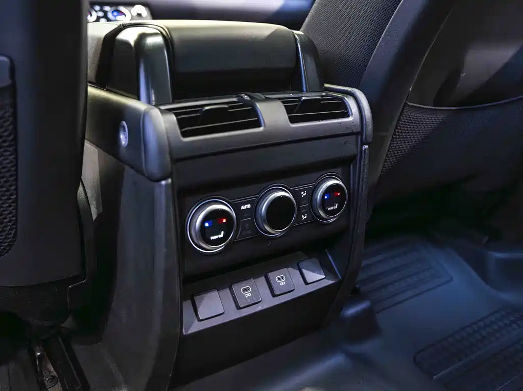 Land Rover Defender 2025 — фото 26