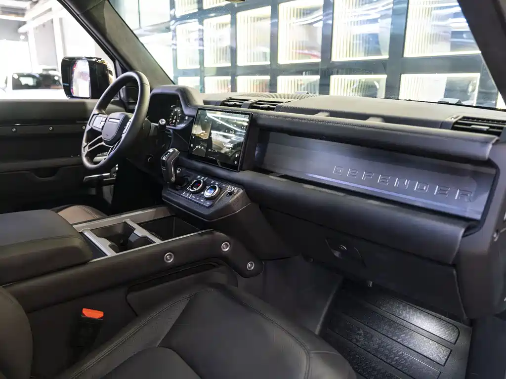 Land Rover Defender 2025 — фото 17