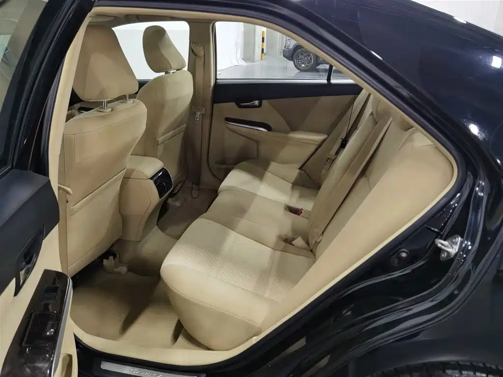 Toyota Camry 2015 — фото 15