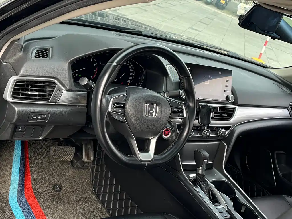 Honda Accord 2018 — фото 11