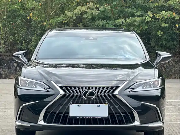 Lexus ES 2024
