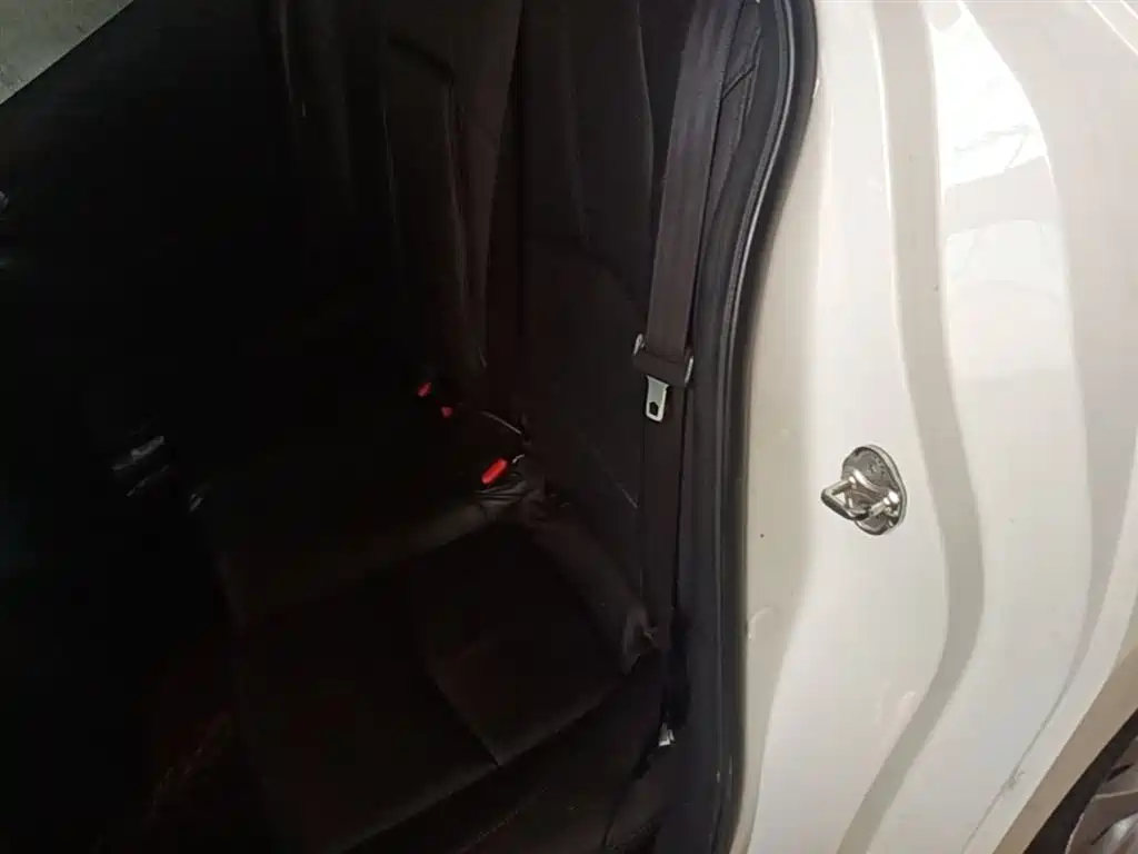 Mazda 3 Axela 2018 — фото 17