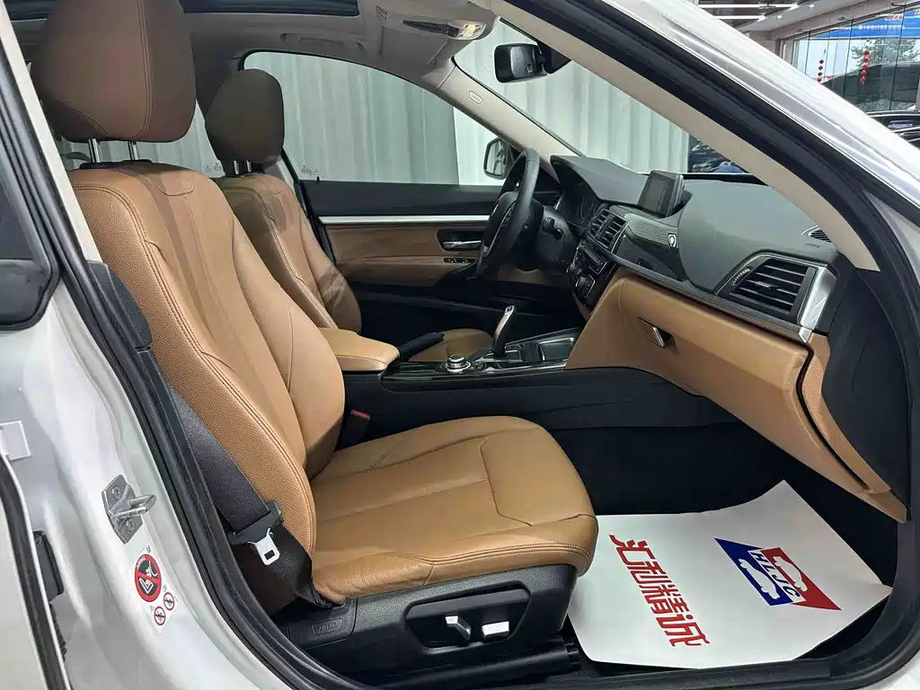 BMW 3 Series GT 2017 — фото 16