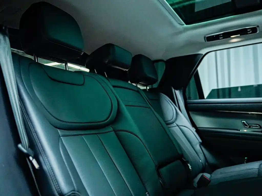 Land Rover Sport 2023 — фото 14