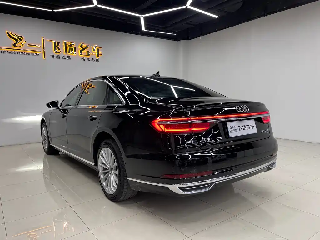 Audi A8 2021 — фото 16