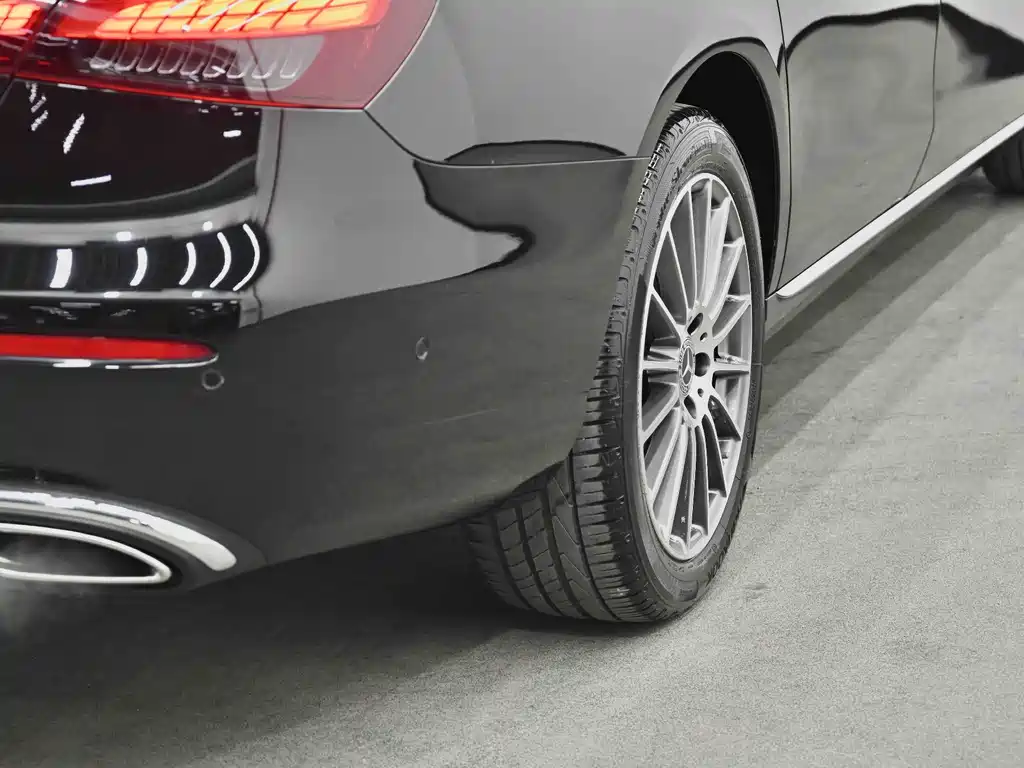 Mercedes-Benz E-Class 2022 — фото 11