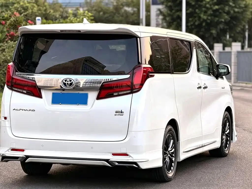 Toyota Alphard 2021 — фото 10