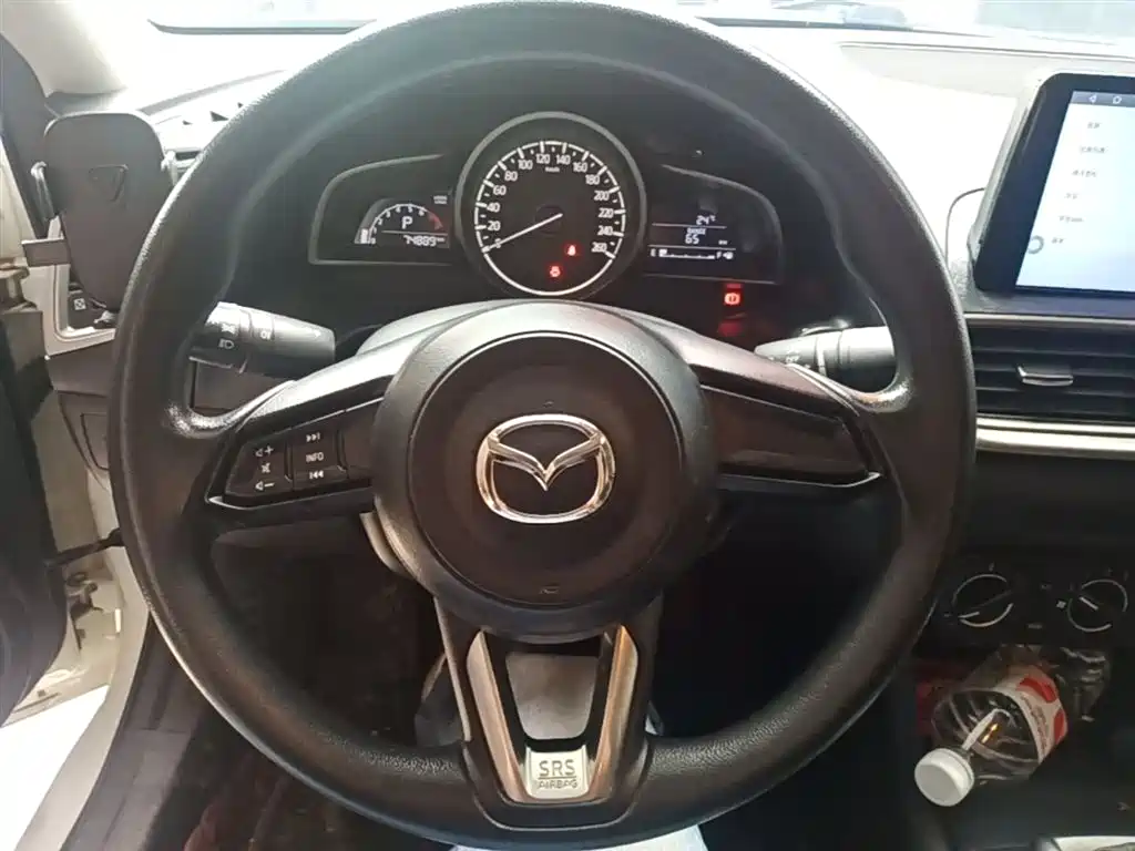 Mazda 3 Axela 2018 — фото 11