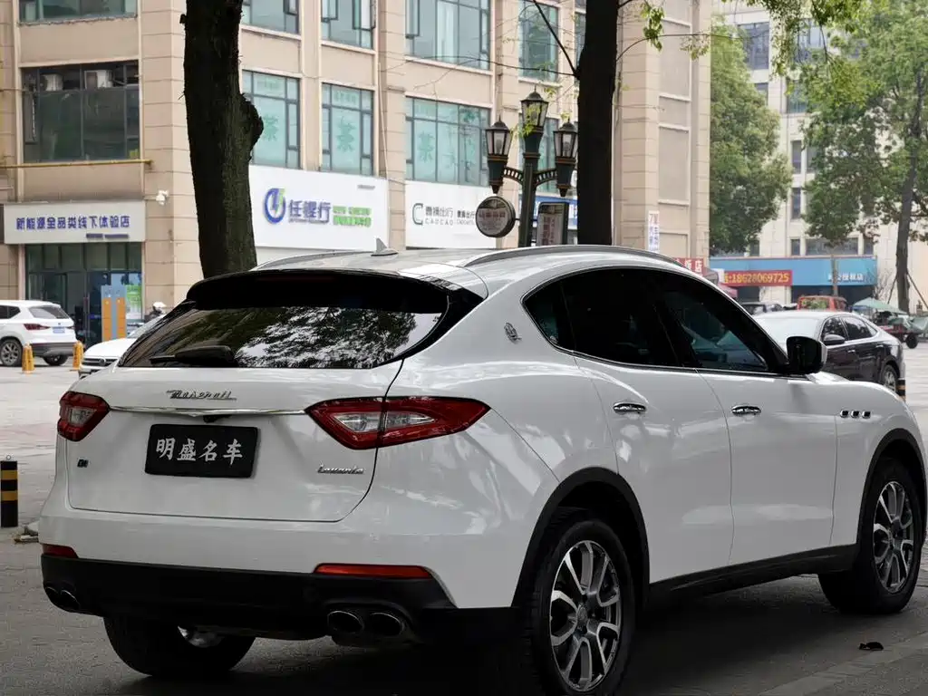 Maserati Levante 2019 — фото 21